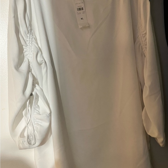 NWT Ann Taylor White polyester Blouse size L. Adjustable sleeves . - Picture 2 of 6